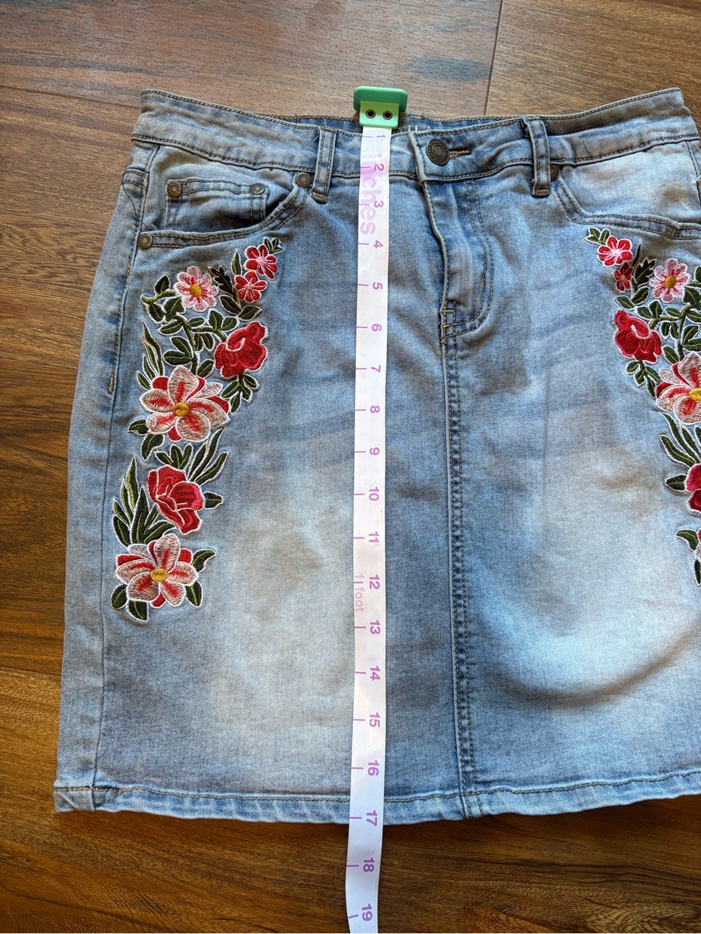 ESQUALO Size 6 Light Blue Denim Skirt with Embroidered Red Floral Accents - Picture 7 of 7